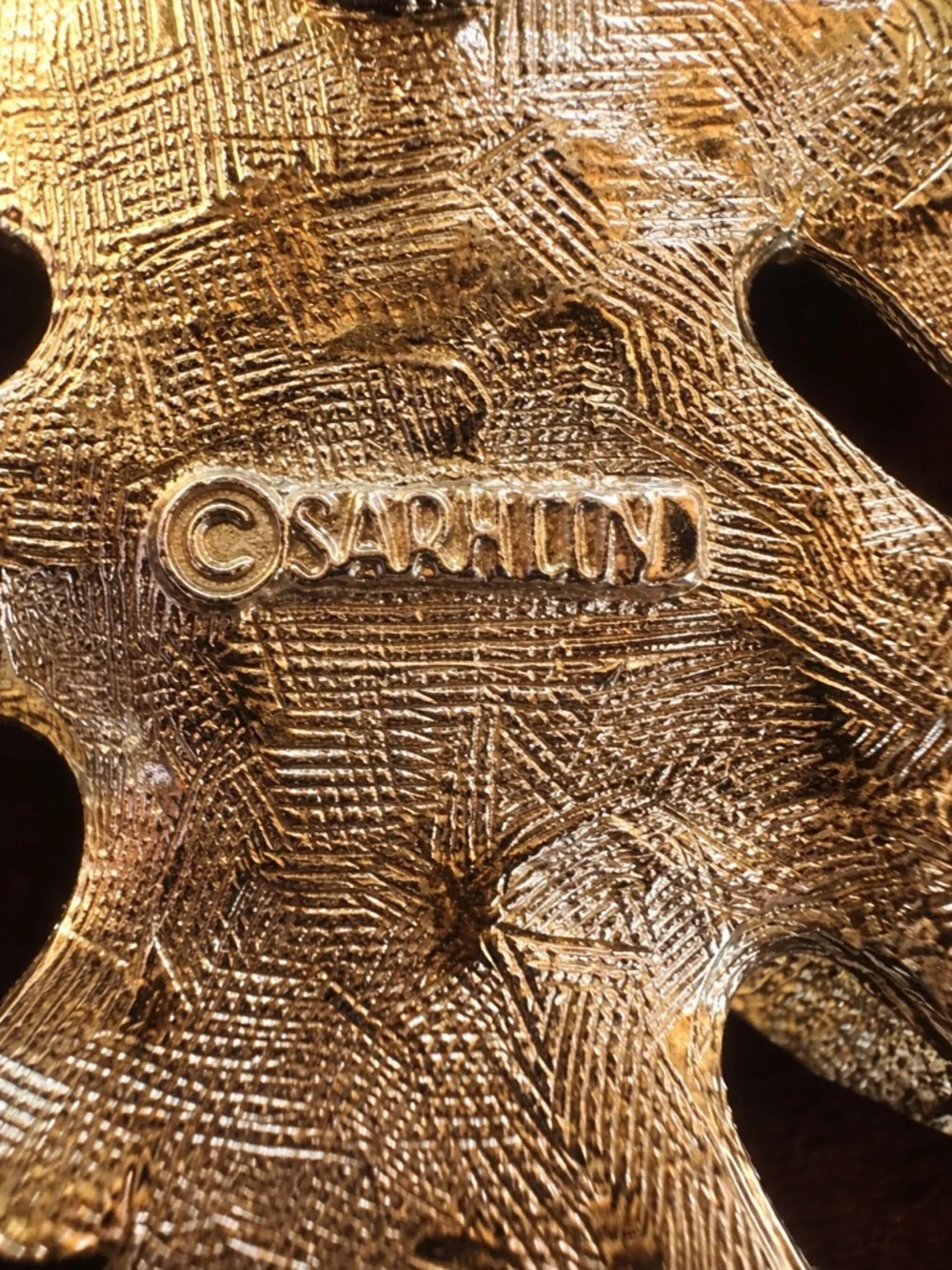 Vintage Sarah Coventry Gold Tone Leaf Brooch – Textured Two-Tone Statement‎ Pin